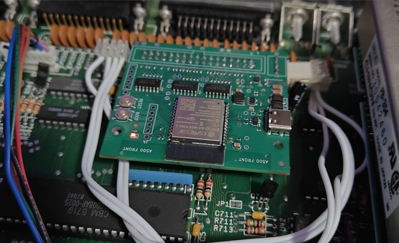 FluxDrive / Build Log, From a Breadboard to a Wireless Floppy Drive Inside the Amiga 500